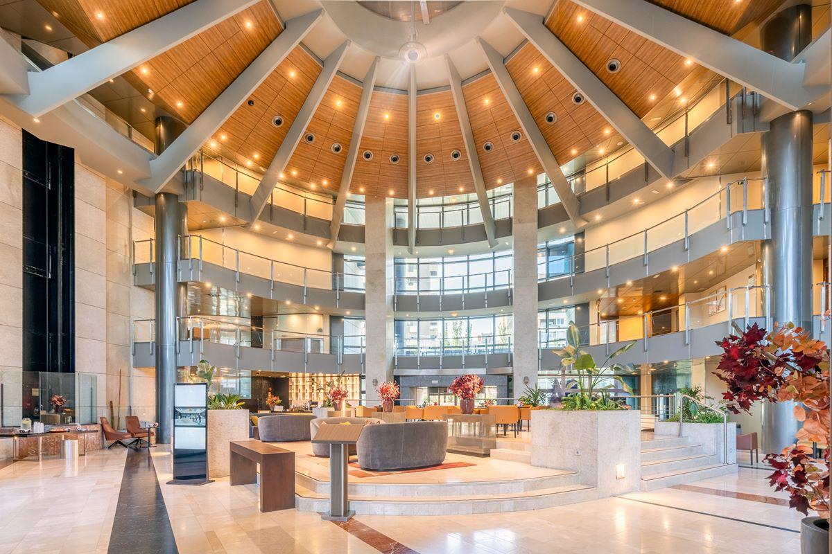 فندق أجنحة يوروستارز ميراسييرا مدريد المظهر الخارجي الصورة The lobby of the hotel