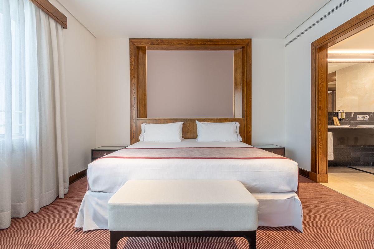 فندق أجنحة يوروستارز ميراسييرا مدريد المظهر الخارجي الصورة A bedroom at the hotel