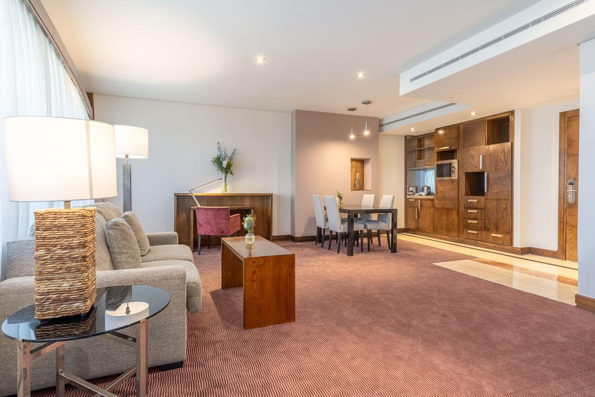 فندق أجنحة يوروستارز ميراسييرا مدريد المظهر الخارجي الصورة A suite at the hotel