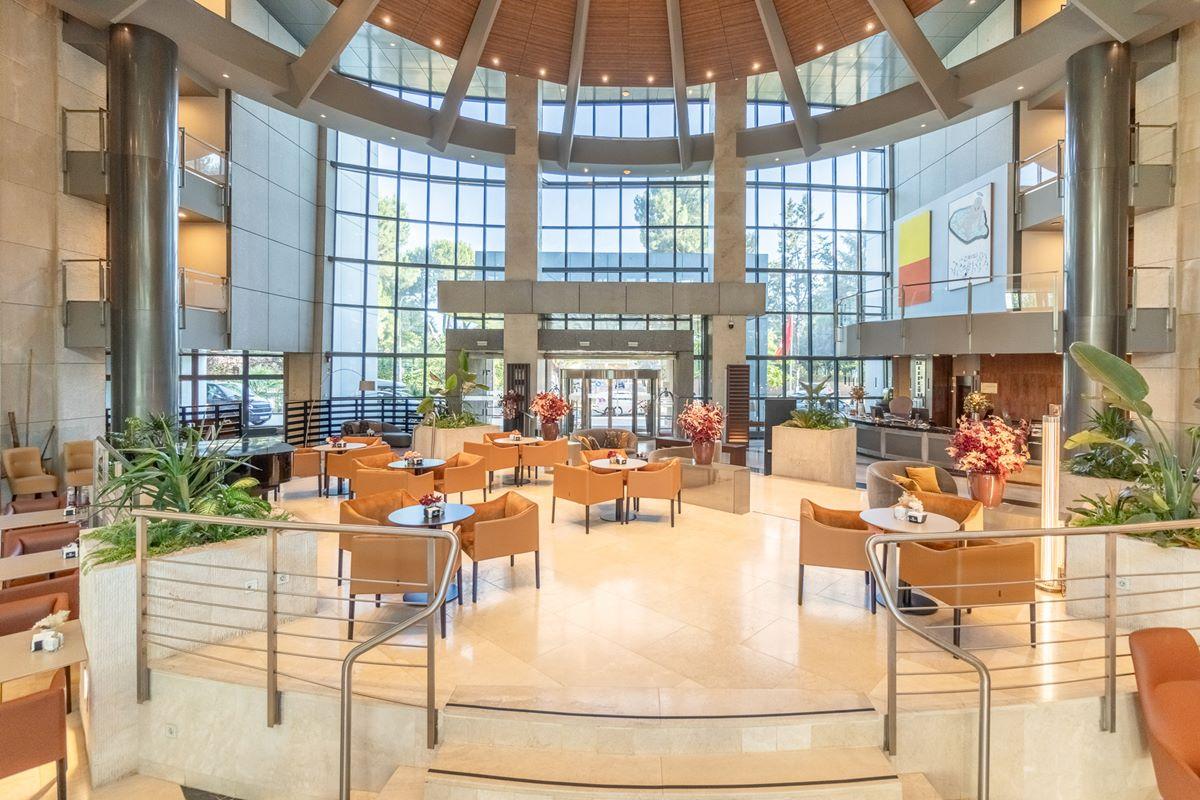 فندق أجنحة يوروستارز ميراسييرا مدريد المظهر الخارجي الصورة Interior of the airport