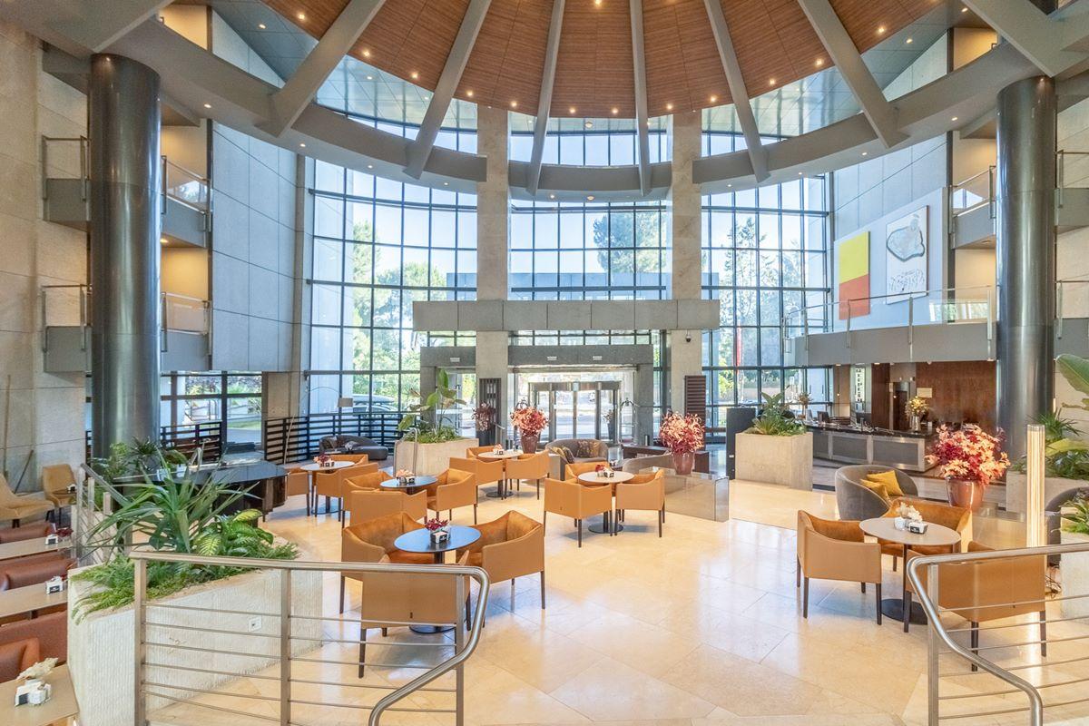 فندق أجنحة يوروستارز ميراسييرا مدريد المظهر الخارجي الصورة The lobby of the hotel